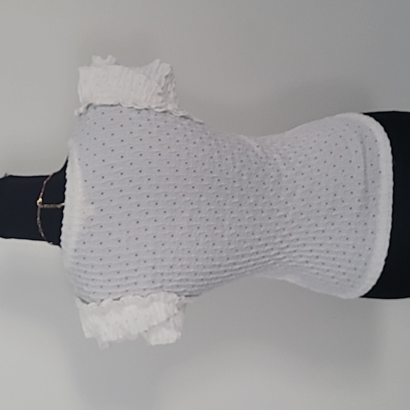 Chic White Ruffled Blouse - Picture 3 of 4